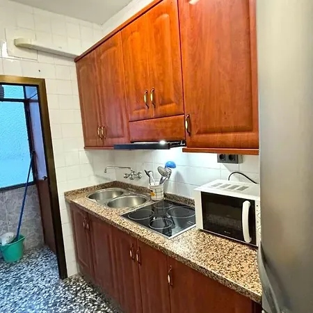 Guest house Piso Compartido Delyrent Cobatillas