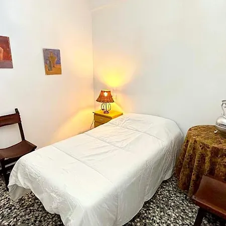 Guest house Piso Compartido Delyrent Cobatillas *